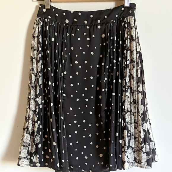 Floaty pleated skirt (Small) - Picture 3 of 5